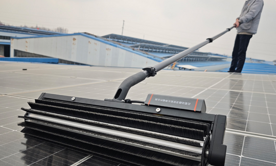 Brosse Rotative (nettoyage à sec et à eau) Photovoltaïque — Moteur Brushless BLDC